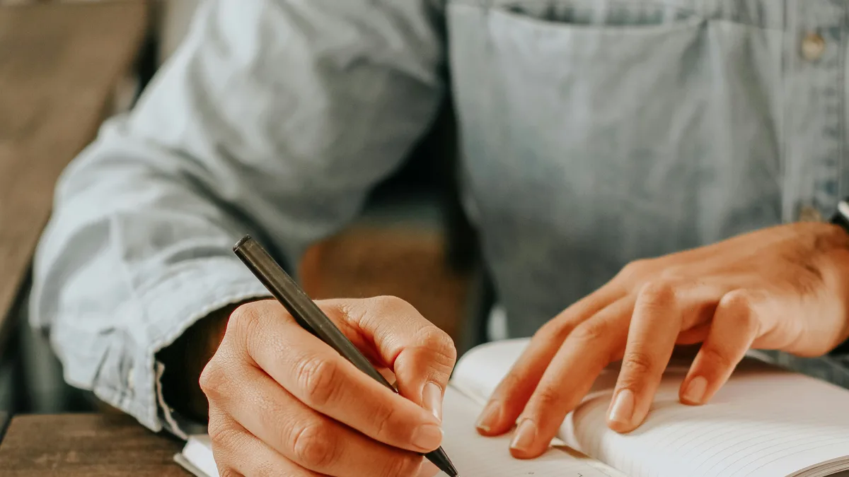 The weekly review: 15 minutes that shape your next trading week